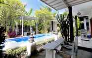 Kolam Renang 2 Mesmerizing 3 Bedrooms Villa Near Lovina Beach