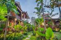 Ruang untuk Umum Picturesque Private Joglo Villa Near Monkey Forest