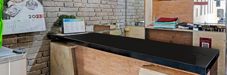 ロビー OYO 93439 The Suites Metro Apartment By Interindo