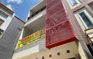 Luar Bangunan 4 OYO 93309 Mely Homestay