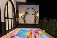 Kolam Renang Live With Passion Pool Villa