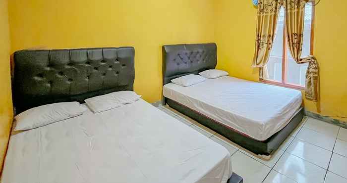 Bedroom Penginapan Diar near Pantai Santolo RedPartner