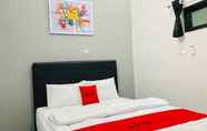 ห้องนอน 2 RedDoorz near Dr Oen Solo Baru Hospital