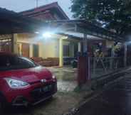 Exterior 2 SPOT ON 93542 Suripah Kostel Syariah