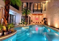 游泳池 3 Jun's Villa Tangerang 4BR Luxury Aesthetic & Homey