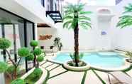 Swimming Pool 5 Jun's Villa Tangerang 4BR Luxury Aesthetic & Homey