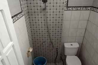 Toilet Kamar OYO 93522 Penginapan Kryani