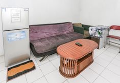 Lobby 6 SPOT ON 93515 Pulo Gebang Guest House