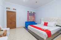 Bedroom RedDoorz Syariah near Alun Alun Sumedang