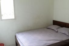 Bedroom Hotel O Sawang Sana Motel Syariah Near SMAN 1 Sangkapura