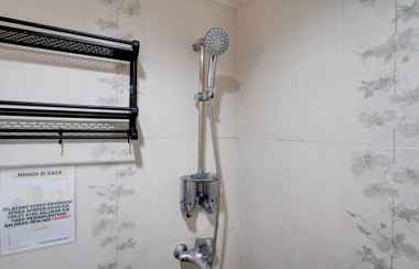 In-room Bathroom 2 OYO 93586 Apartemen Tamansari Panoramic By Narel Ii