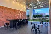 Bar, Kafe, dan Lounge Chambers Residence Premier Suites by BlueBanana