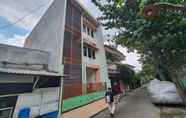 Bangunan 5 SPOT ON 93681 Qodri Homestay Syariah