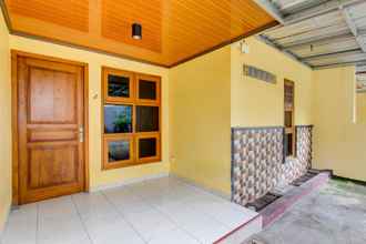 Lobi 4 Capital O 93601 Manda Homestay