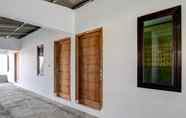 Lobi 6 Capital O 93601 Manda Homestay