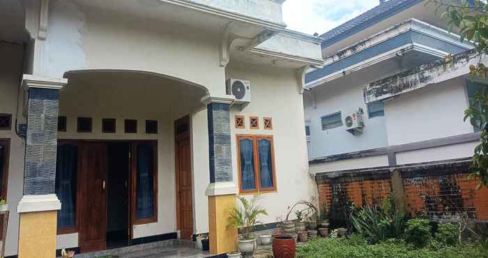 Bangunan OYO 93425 Homestay Anisa