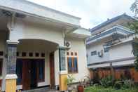 ภายนอกอาคาร OYO 93425 Homestay Anisa