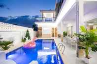 สระว่ายน้ำ Platinum Pool Villa