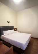 BEDROOM LestInn Homestay Monjali Mitra RedDoorz