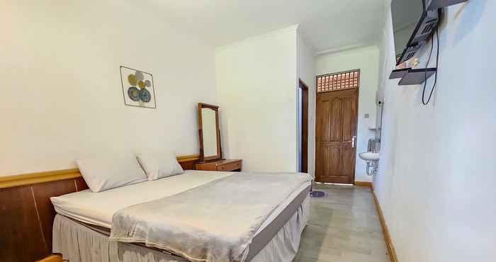 Bedroom RedDoorz near Pasar Cipanas