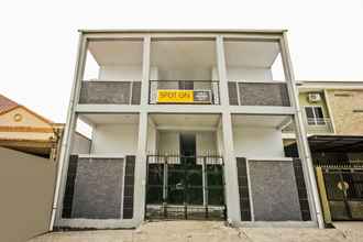 Exterior 4 OYO 93304 Wisma La Oda Syariah