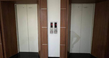 로비 2 OYO 93559 Apartemen Gateway Pasteur By Erik