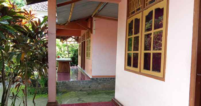 Luar Bangunan SPOT ON 93640 Dannis Homestay