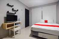 Bedroom RedDoorz near Jakarta International Velodrome