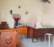 Lobby 3 RedDoorz Syariah near Universitas Jambi Telanaipura