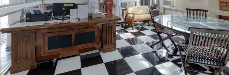 로비 RedDoorz Plus @ Ampera Raya