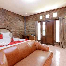 Bedroom 1 RedDoorz Plus @ Ampera Raya, KONTER JIHAN CELL Hotels