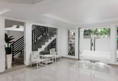 Lobby 6 OYO 93721 RuPA Near LRT Velodrome 2 Rawamangun