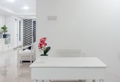 Lobby 4 OYO 93721 RuPA Near LRT Velodrome 2 Rawamangun