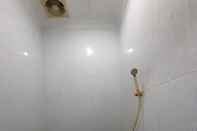 Phòng tắm bên trong SPOT ON 93776 Intan Homestay