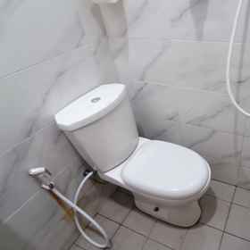 Bathroom 1 OYO 93779 Bumi Tenang Homestay, Rembang Hotels