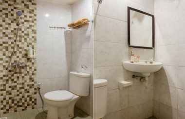 In-room Bathroom 2 Capital O 989 Audah Guesthouse Syariah
