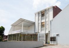 Exterior 3 OYO 3350 Cozy Residence Syariah