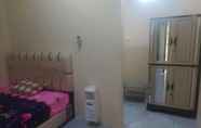 Lobby 4 OYO 93741 Ayna Kost Syariah