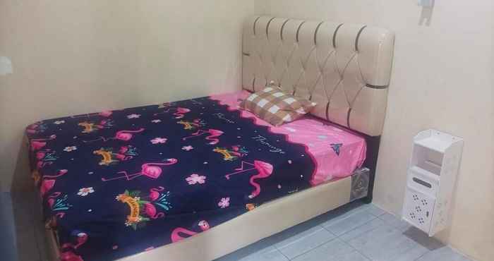Bedroom OYO 93741 Ayna Kost Syariah