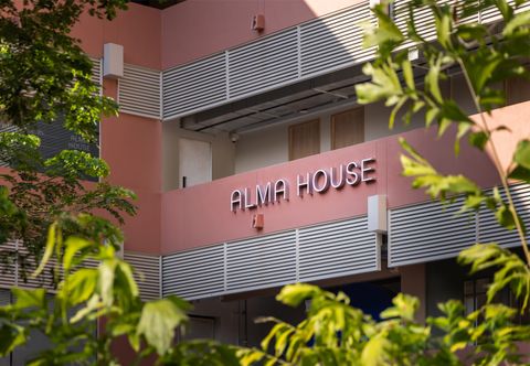 外観 Alma House