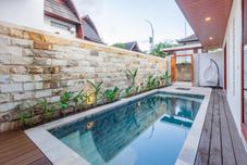 Swimming Pool Belvilla Pantai Senja Resort Central Ubud