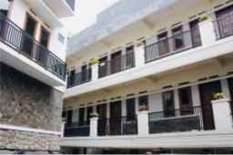 OYO 93756 Qq Kost Near Pantai Kebesaran Beach, USD 3.29
