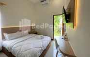 Bedroom 2 JENGGO Riverside RedPartners Kampung Inggris Pare