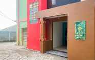 Exterior 4 RedDoorz @ Kubu Selem Palapa