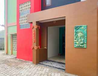 Exterior 2 RedDoorz @ Kubu Selem Palapa