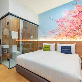 Bedroom 1 Urbanview Hotel R House Batuaji by RedDoorz, Hotel New Sun Bread