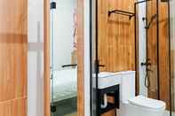 In-room Bathroom Urbanview Hotel R House Batuaji