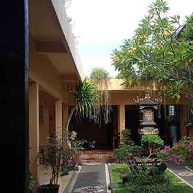 Exterior / Building 1 Hotel O Yume Guest House Near SDN 4 Batulayar, Hotel paket honeymoon lombok murah