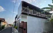 Exterior 7 Nofrah House Syariah Mitra RedDoorz