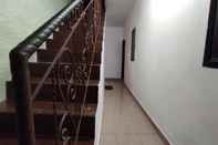 Lobi OYO 93768 Setia Budi Guest House 1